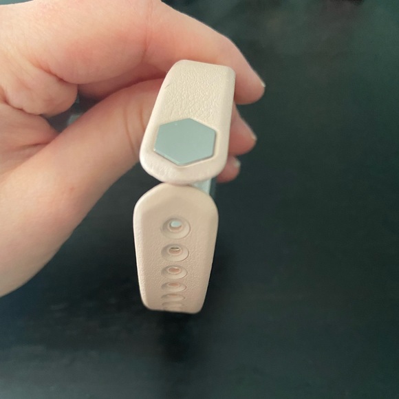 Fitbit Alta Pink Leather Band - Picture 2 of 6